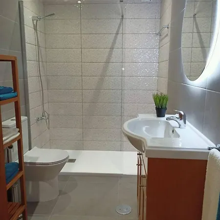 Modern In 80 M² Free Wifi 아파트 토레이라