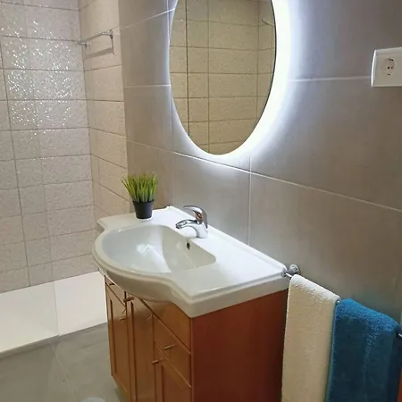 Modern In 80 M² Free Wifi 토레이라